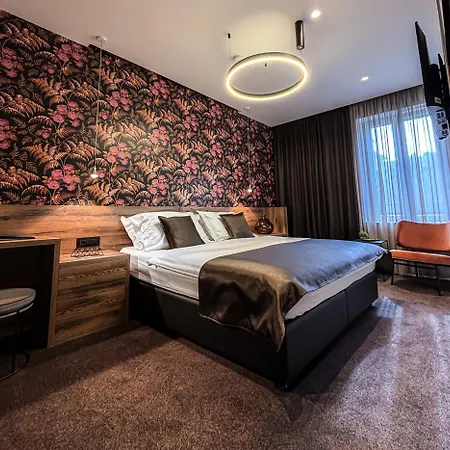 לינה וארוחת בוקר Calma Luxury 4*